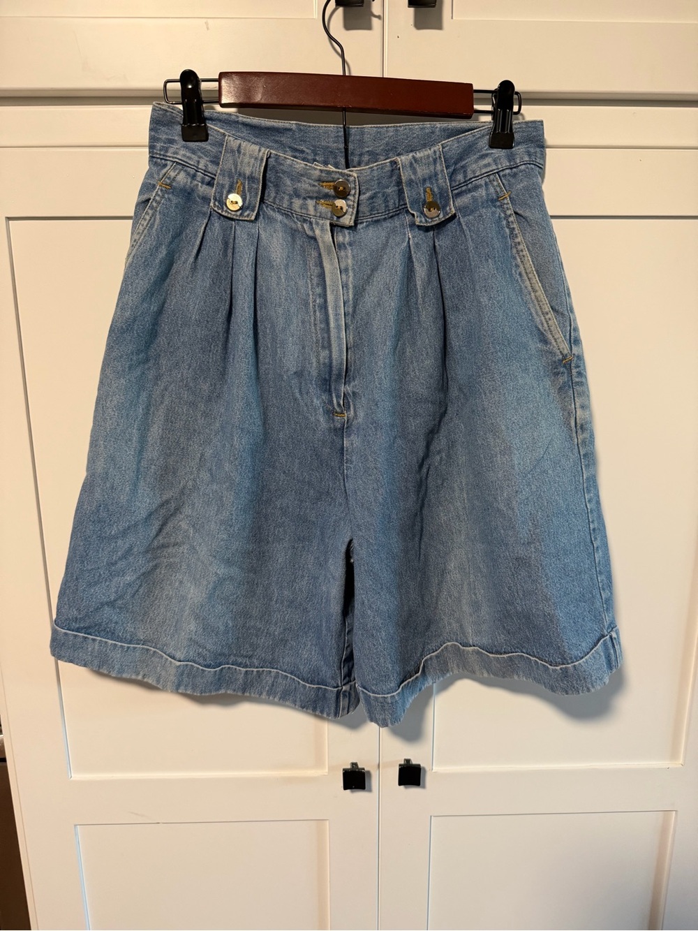 Vintage 100% Cotton Denim High-Waist Pleated Mom Shorts/Jorts